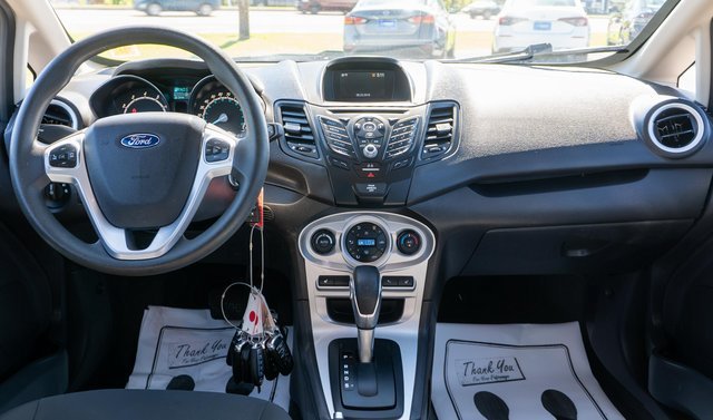 Used 2018 Magnetic Ford SE image 14