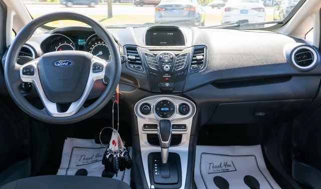 Used 2018 Gray Ford SE image 14
