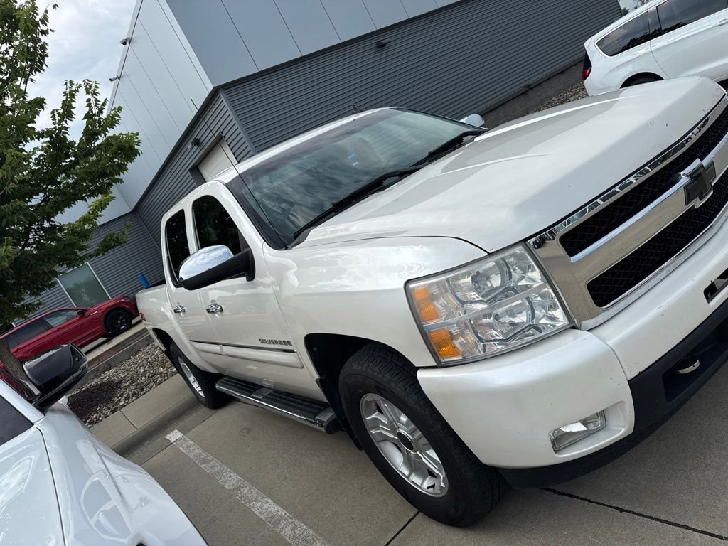 Used 2011 White Chevrolet LTZ image 6
