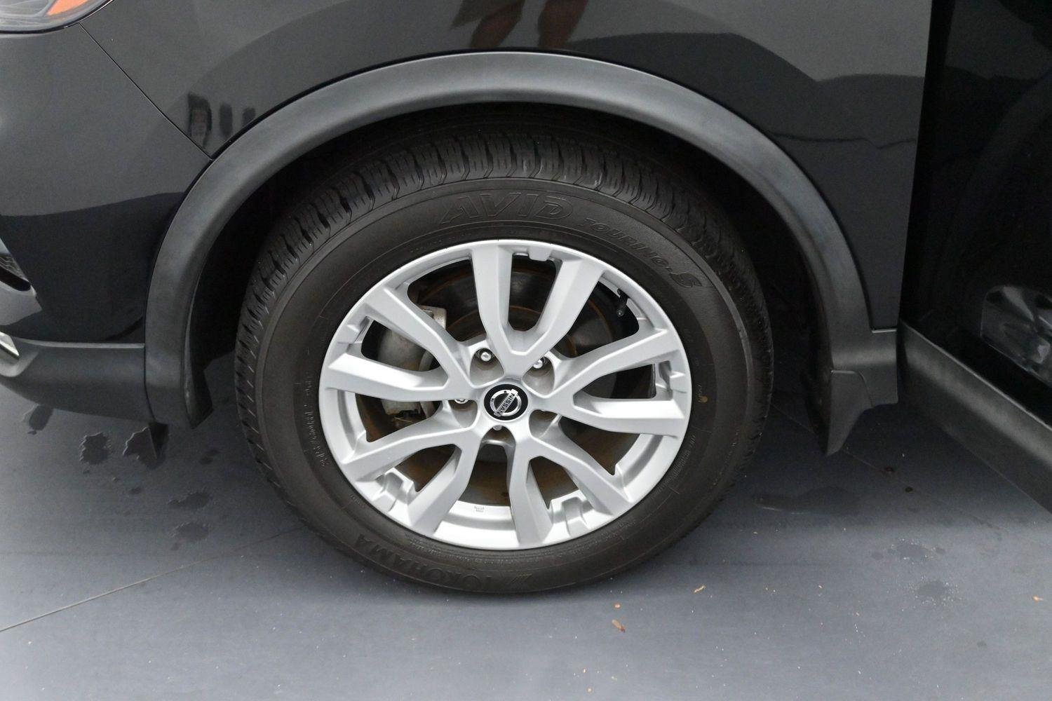 Used 2020 Magnetic Black Pearl Nissan SV image 33