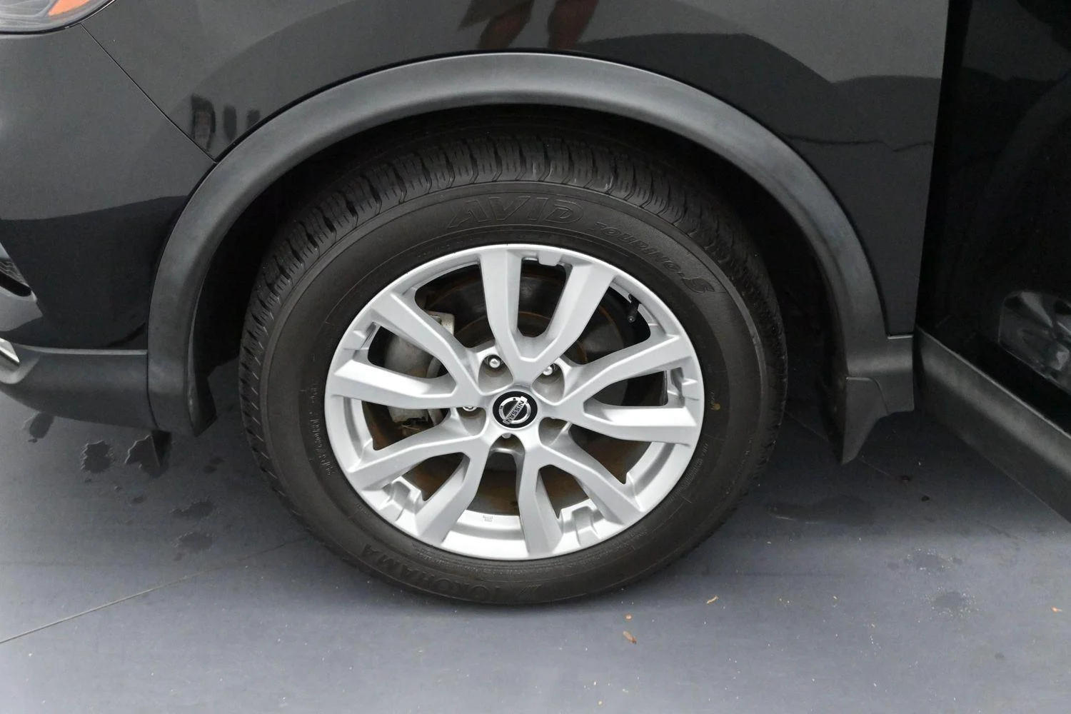 Used 2020 Magnetic Black Pearl Nissan SV image 33