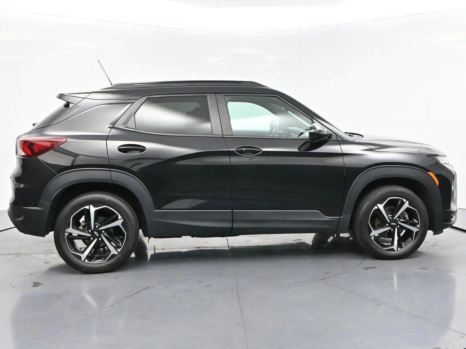 Used 2022 Mosaic Black Metallic Chevrolet RS image 8