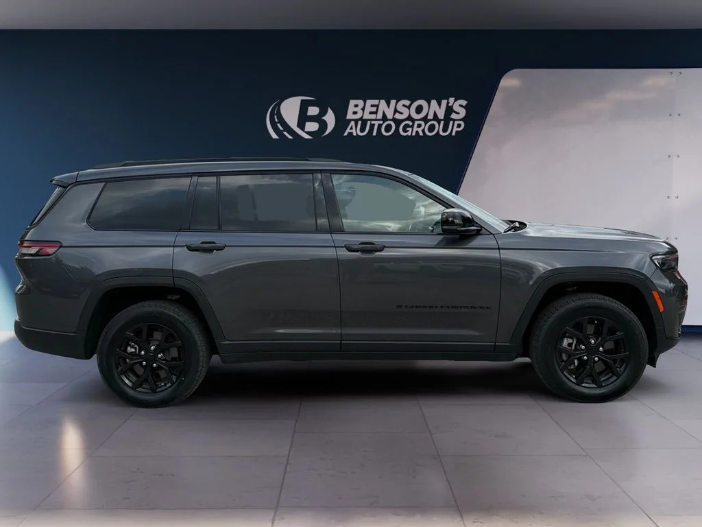 Used 2024 Gray Jeep Altitude image 6