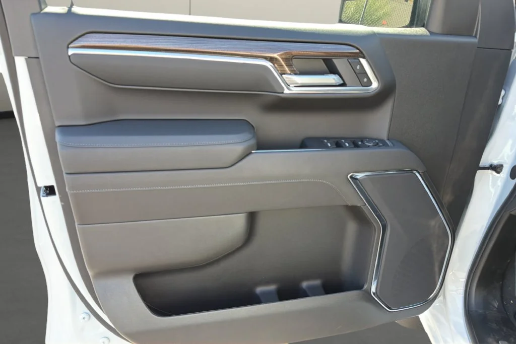 New 2026 Summit White Chevrolet LT (2FL) image 14