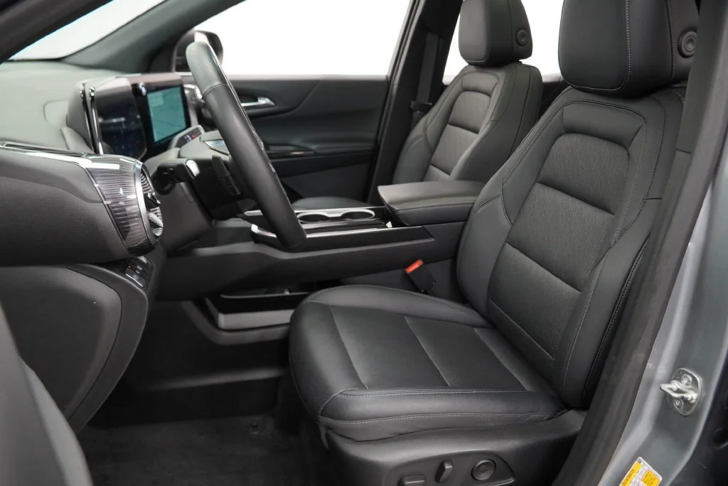 Used 2025 Sterling Gray Metallic Chevrolet LT image 4