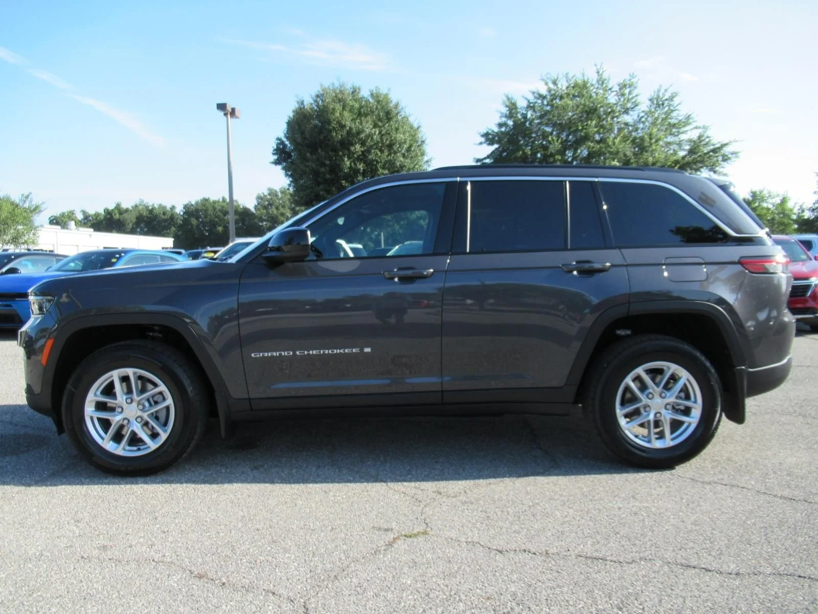 New 2026 Baltic Gray Metallic Clear-Coat Exterior Paint Jeep Laredo X image 4