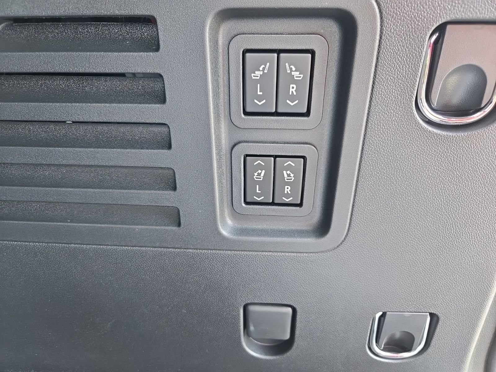 2026 GMC Acadia Denali Ultimate - Photo 16