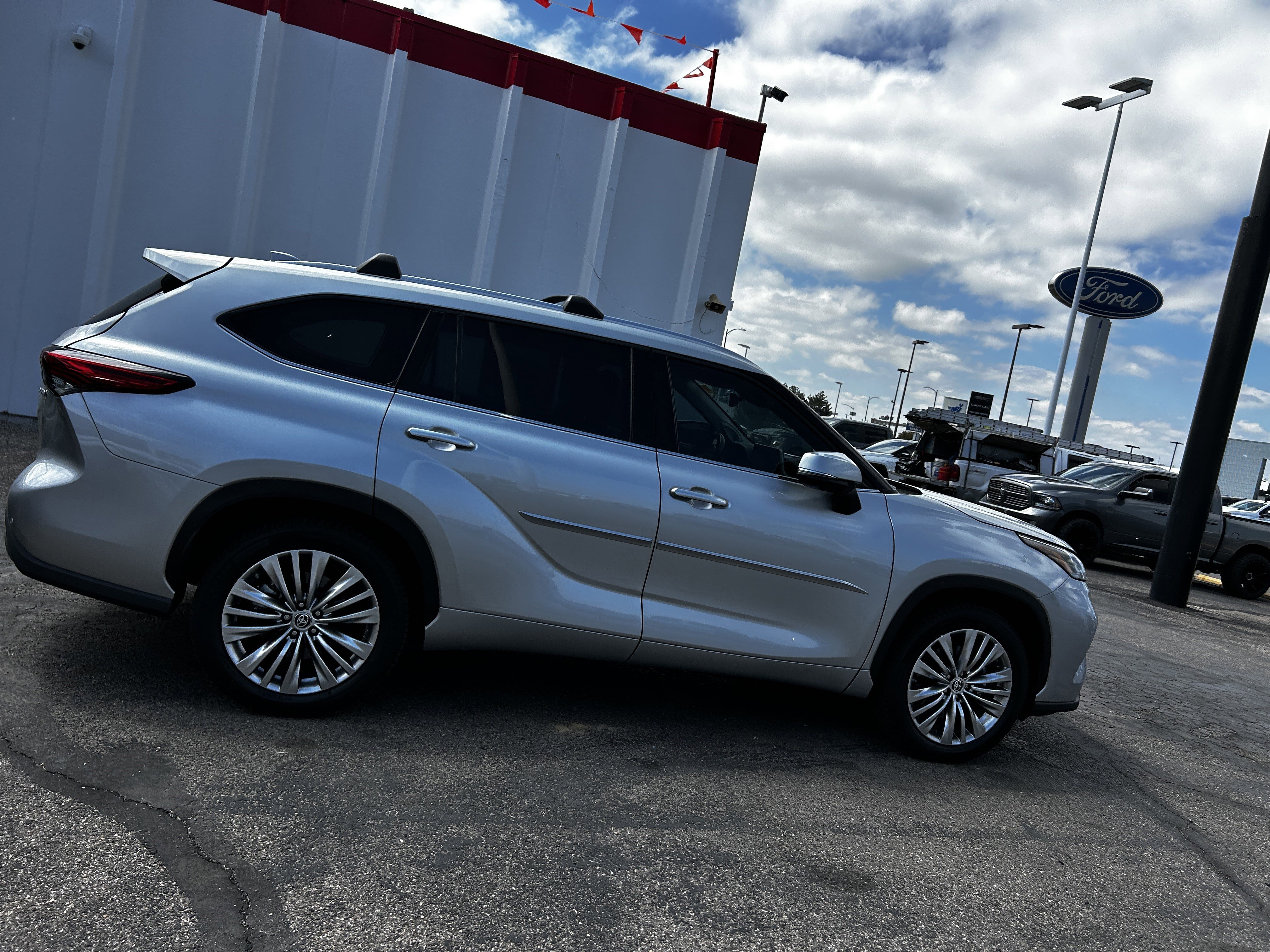2023 Toyota Highlander Platinum - Photo 6