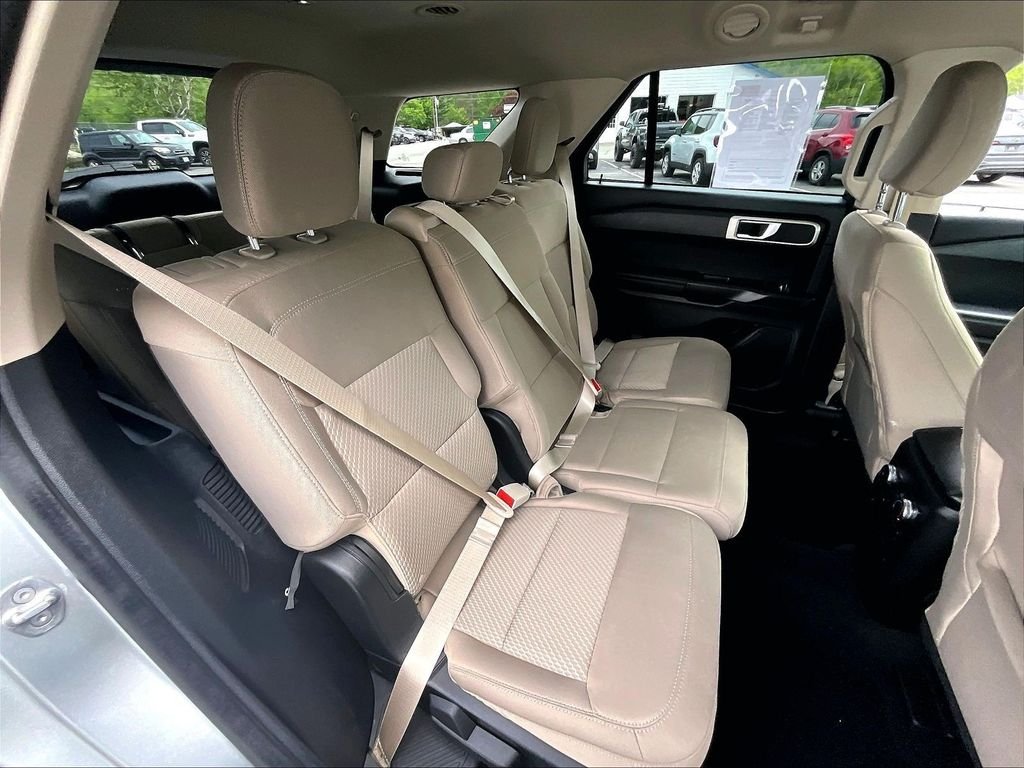 Used 2022 Silver Metallic Ford Base image 16