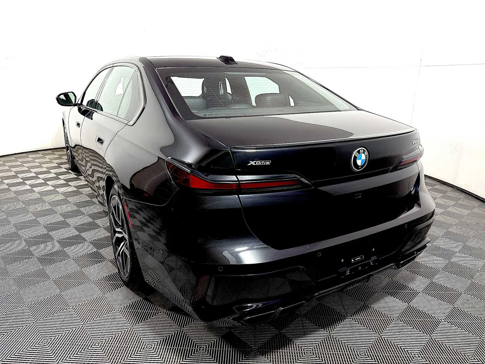 Certified Used 2025 Black Sapphire Metallic BMW 760i xDrive image 5
