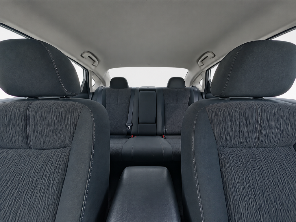 Used 2015 Silver Nissan SV image 17