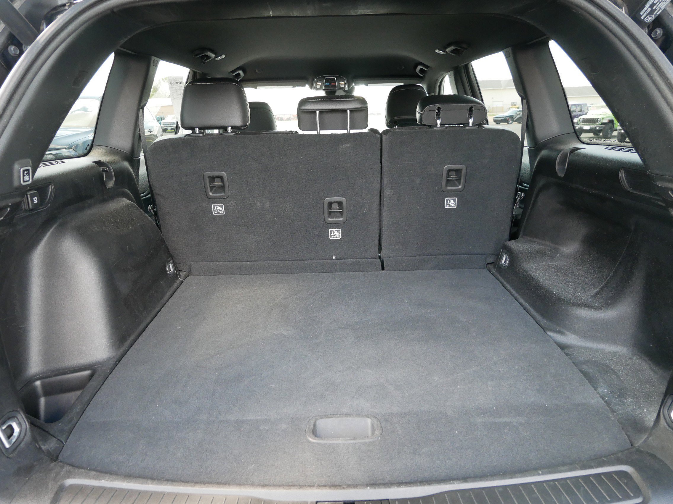 Used 2024 Diamond Black Crystal Pearlcoat Jeep Altitude image 10