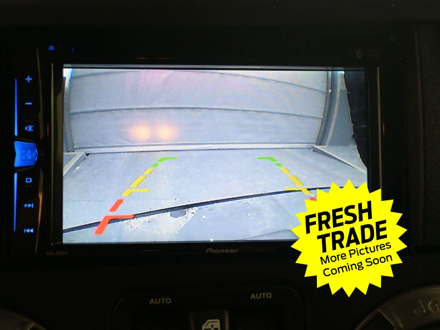 Used 2016 Billet Silver Metallic Clearcoat Jeep Black Bear image 24