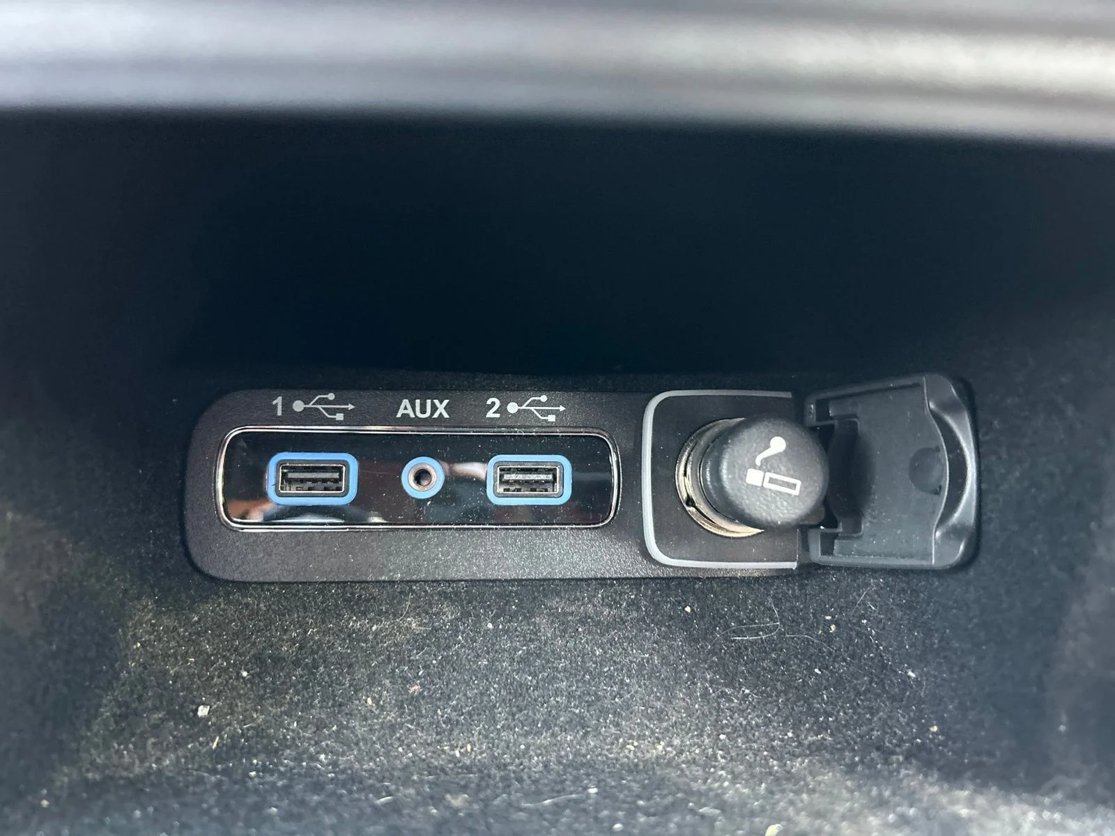 Used 2021 Ivory Jeep Summit image 32