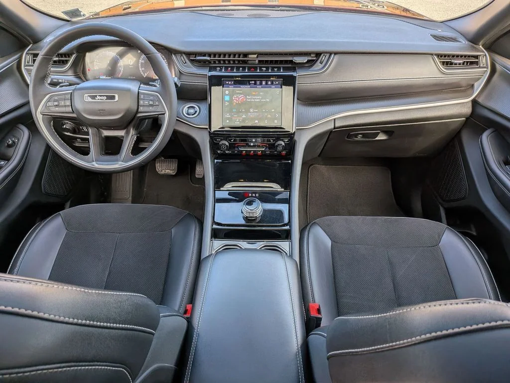 Used 2023 Red Jeep Altitude X image 22