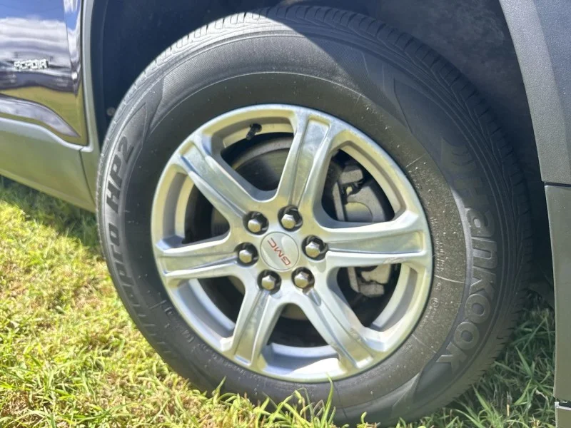 Used 2017 Ebony Twilight Metallic GMC SLE image 10