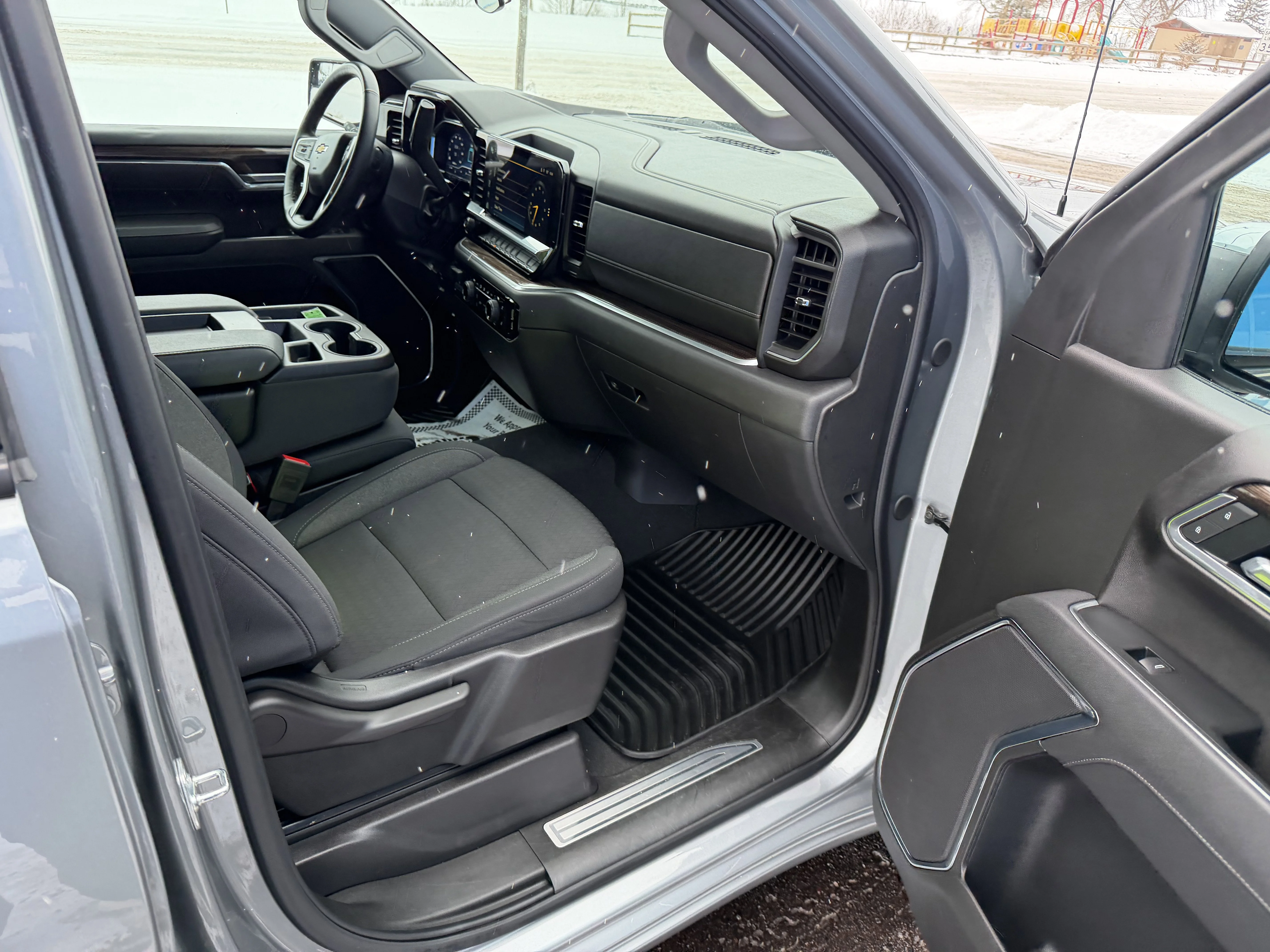2025 Chevrolet Silverado 1500 LT - Photo 8