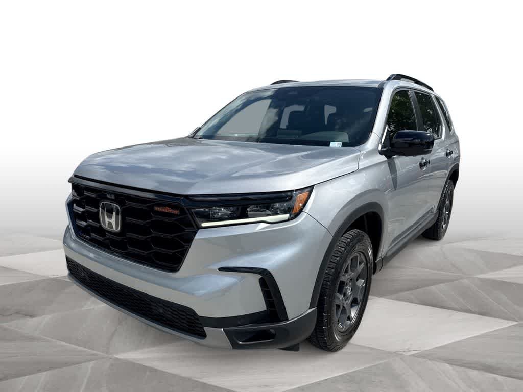 2025 Honda Pilot TrailSport AWD's photo