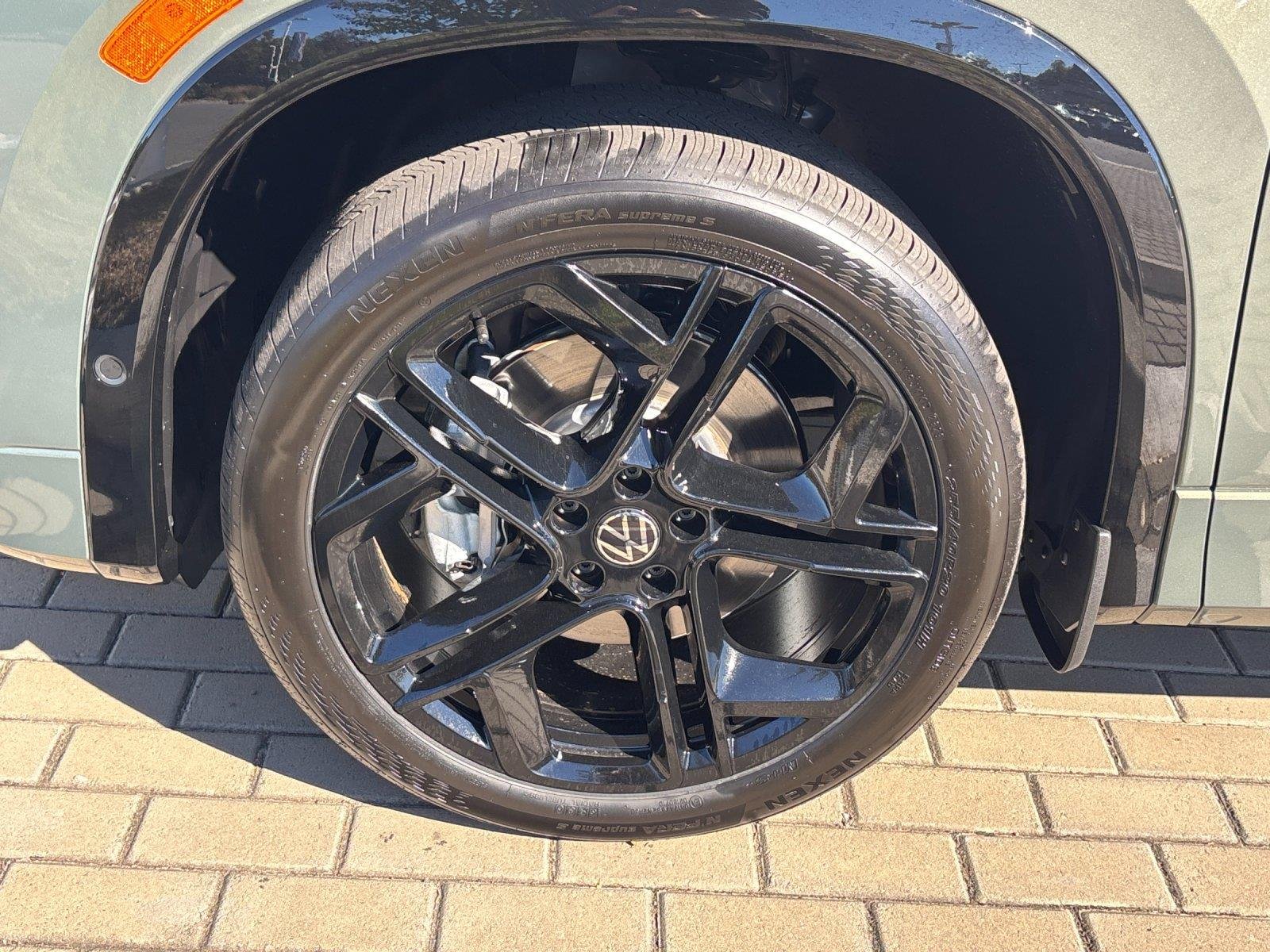New 2027  Volkswagen SE R-Line Black image 10