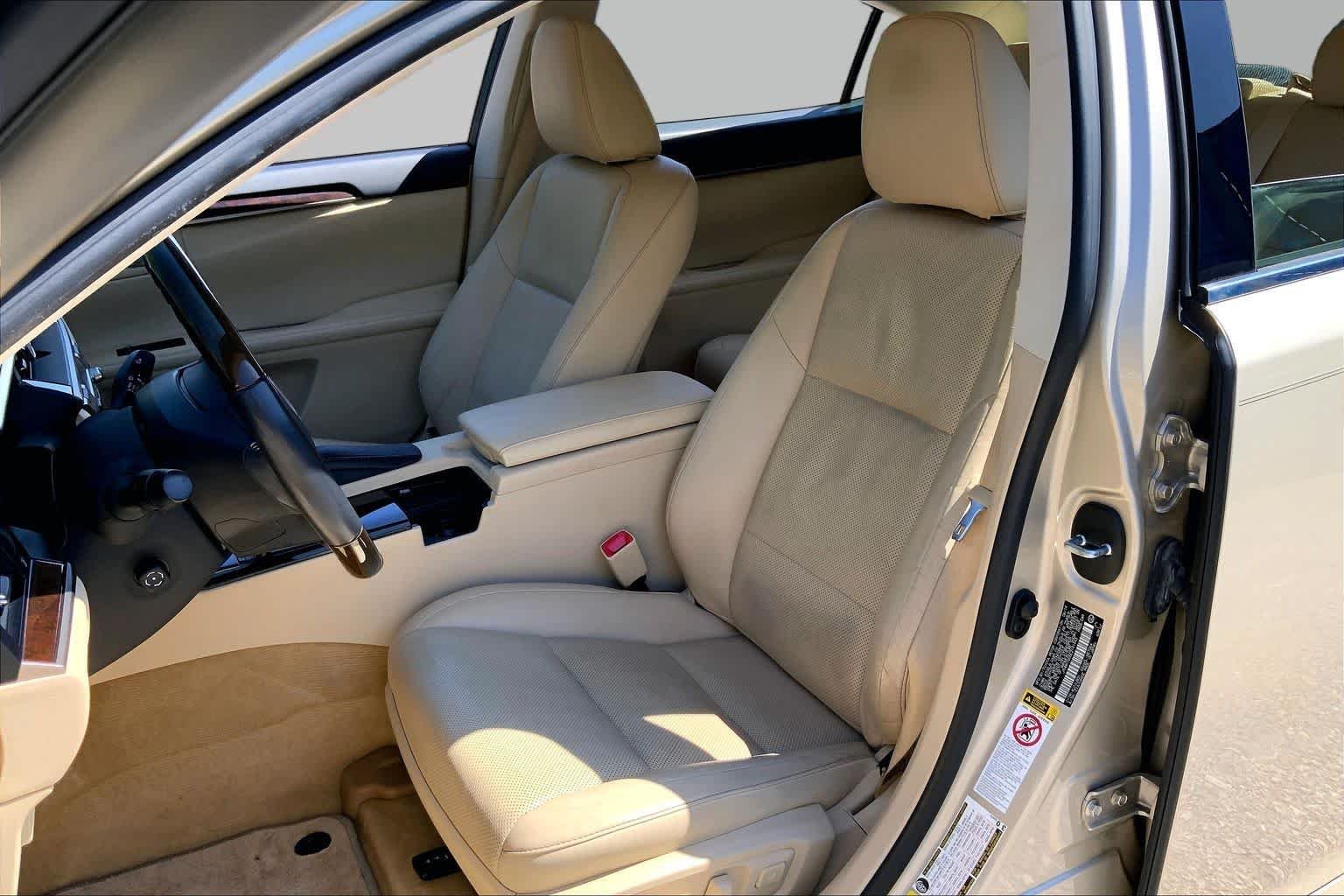 Used 2014 Satin Cashmere Metallic Lexus  image 8