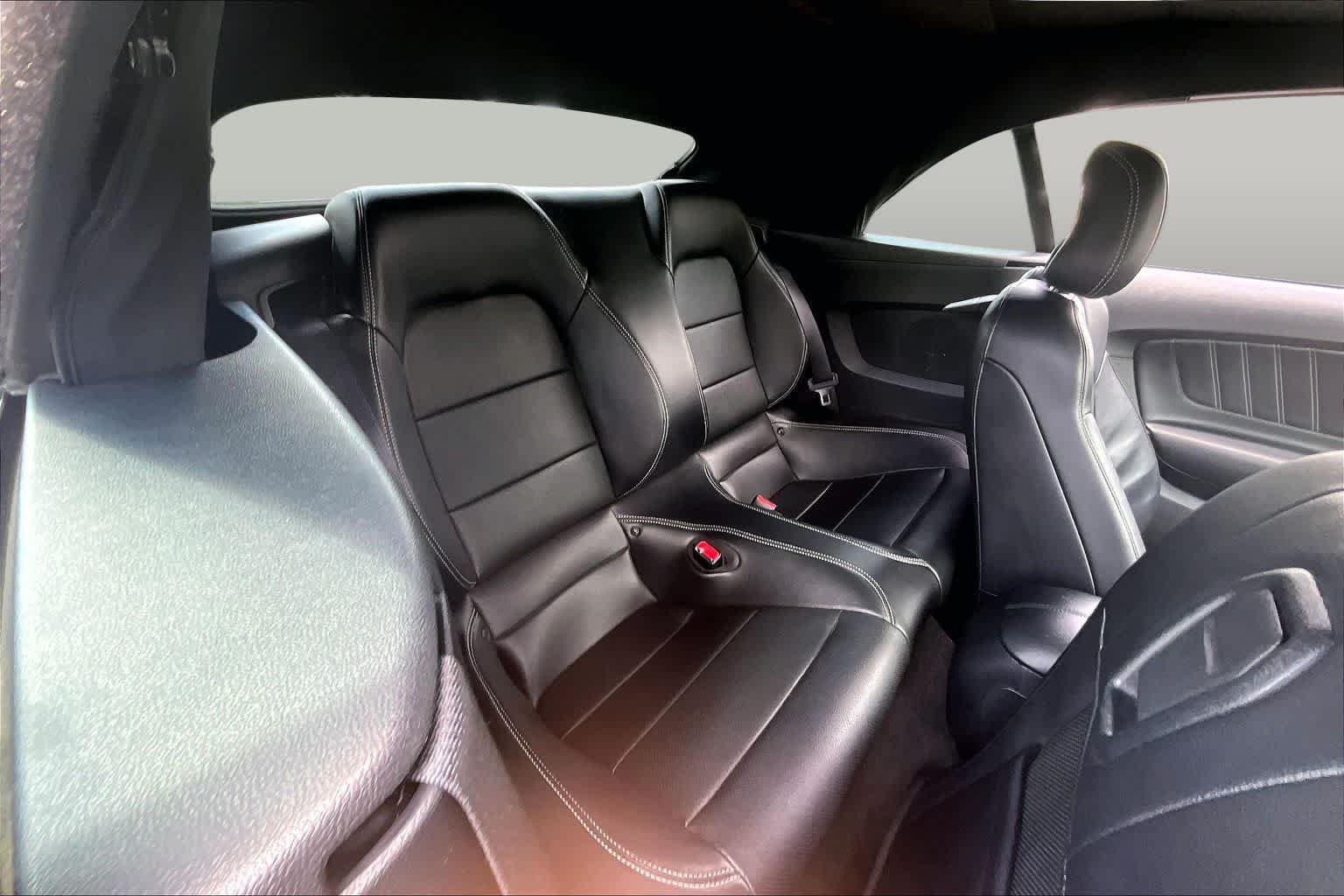 Used 2015 Oxford White Ford GT Premium image 18