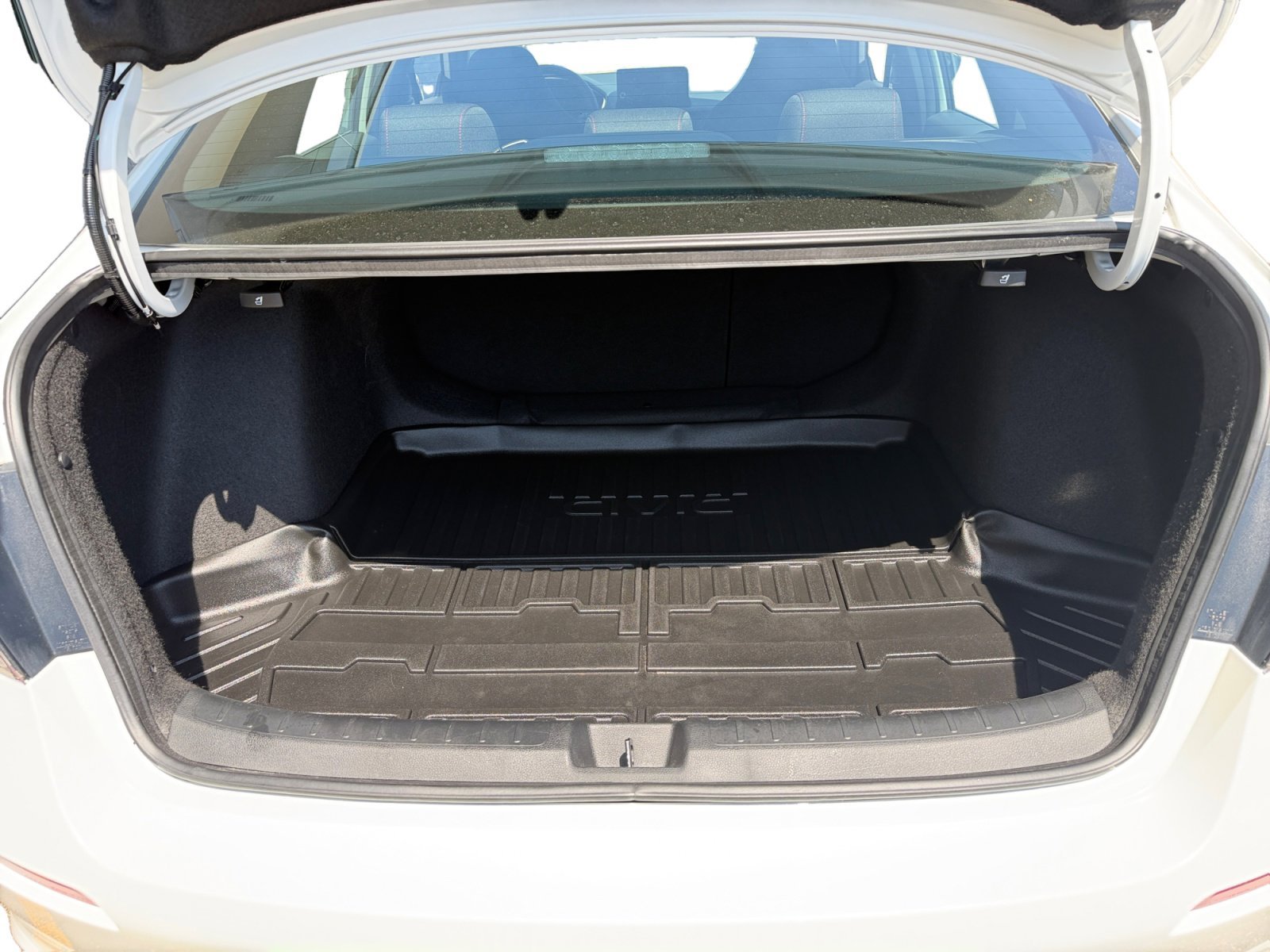 Used 2025 White Honda  image 38