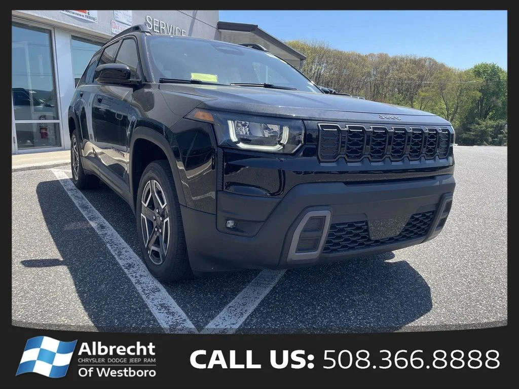New 2026 Diamond Black Crystal Pearl-Coat Exterior Paint Jeep Laredo image 7