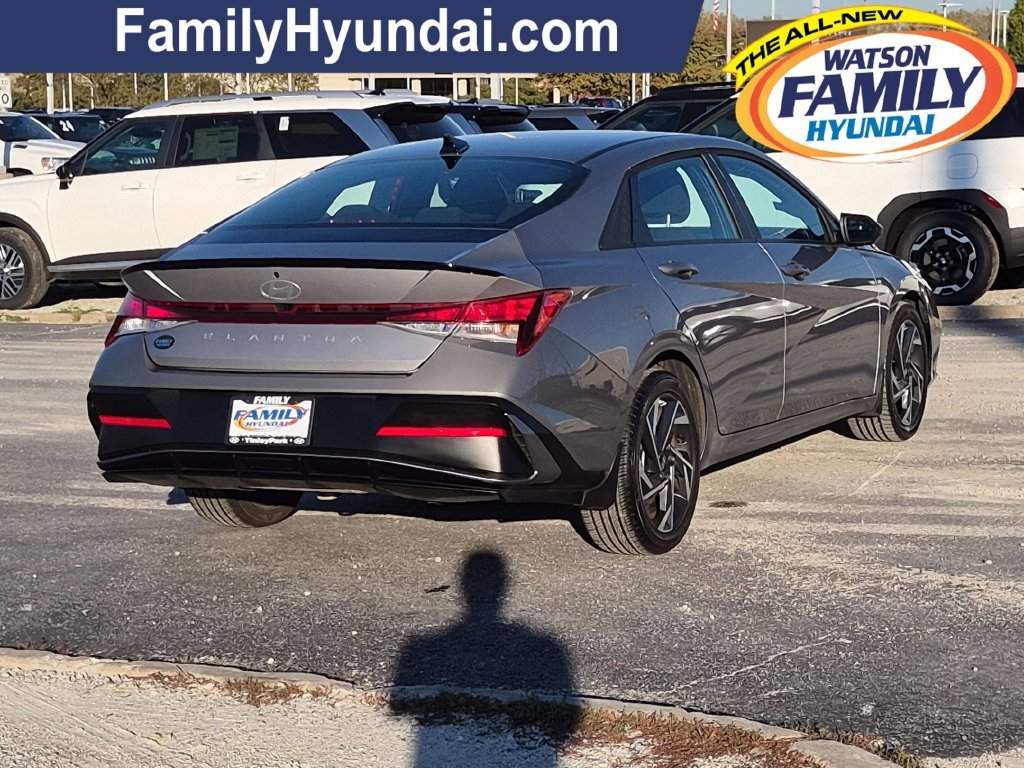 Certified Used 2025  Hyundai SEL Sport image 4