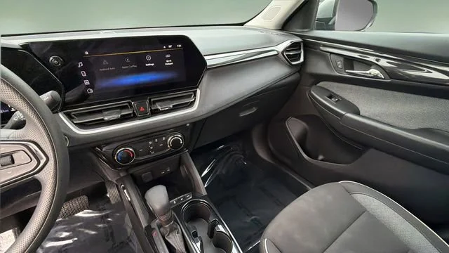 Used 2025 Sterling Gray Metallic Chevrolet LT image 24