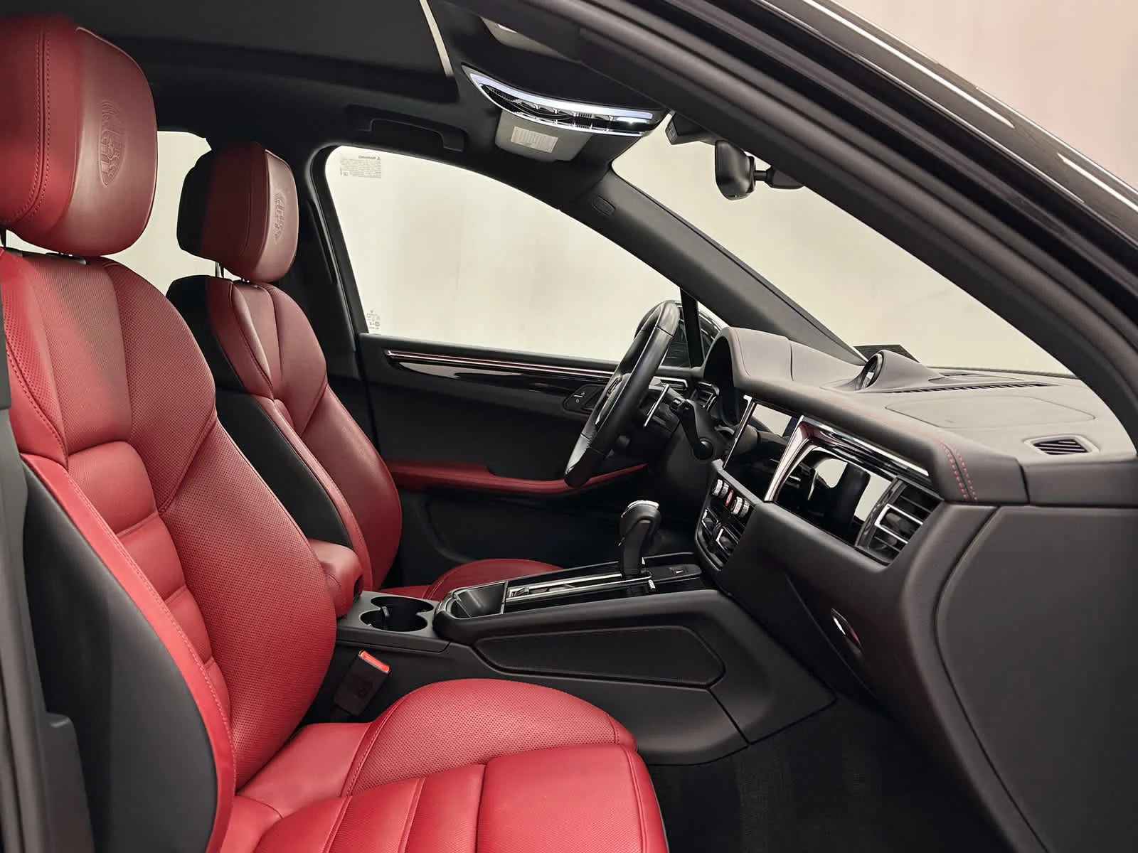 2024 Porsche Macan S - Photo 18
