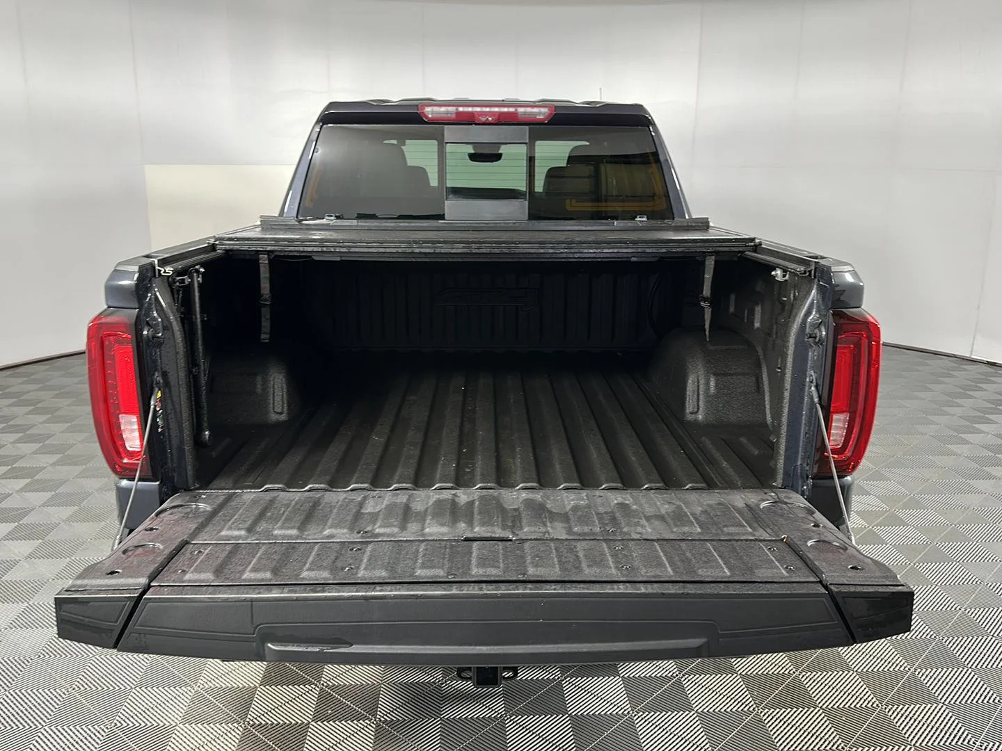 Used 2023 Titanium Rush Metallic GMC AT4 image 27