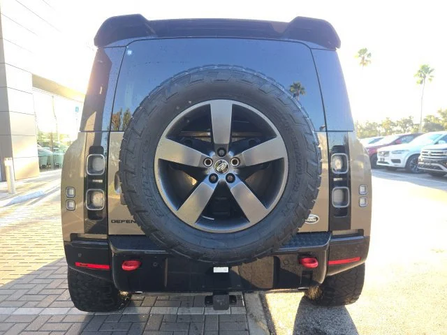 Used 2023 Gondwana Stone Metallic Land Rover X image 4