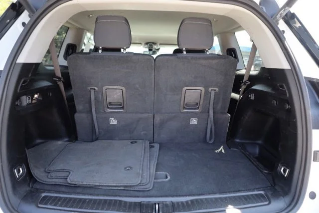Used 2023 White Jeep Laredo image 34