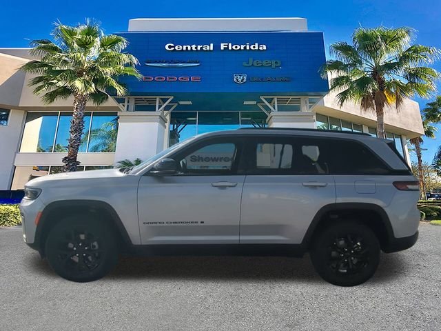 New 2026 Silver Zynith Exterior Paint Jeep Altitude image 7