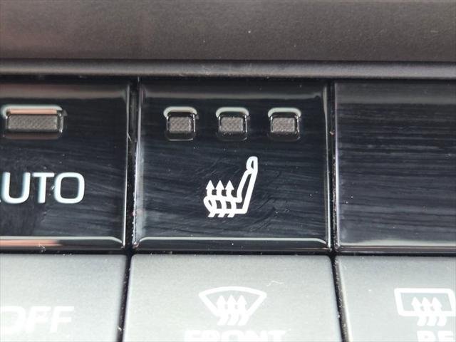 Certified Used 2025 WIND CHILL PEARL Toyota  image 14