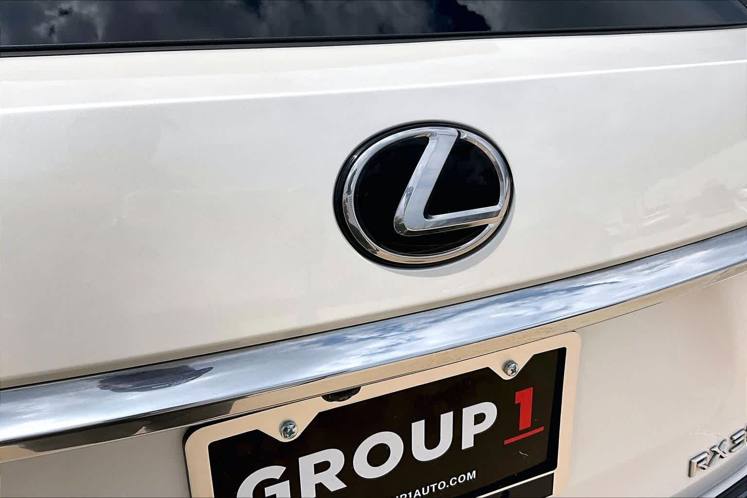 Used 2020 Eminent White Pearl Lexus  image 31