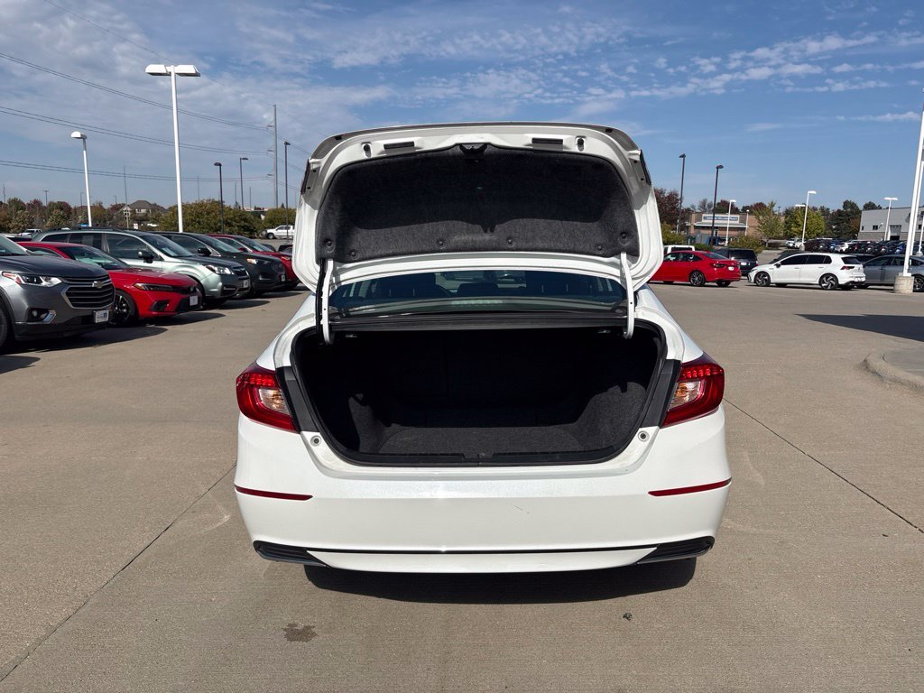 Used 2018 White Honda EX image 38