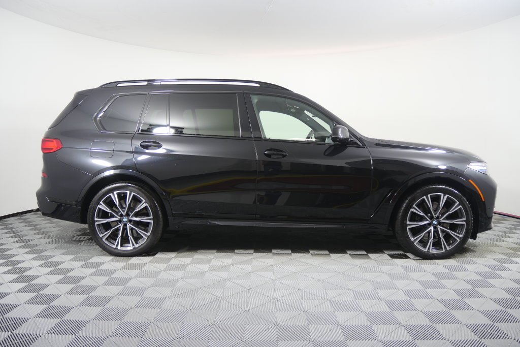 Used 2022 Black Sapphire Metallic BMW M50i image 3