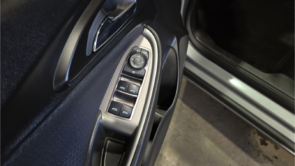 Used 2023 Gray Chevrolet LT image 29