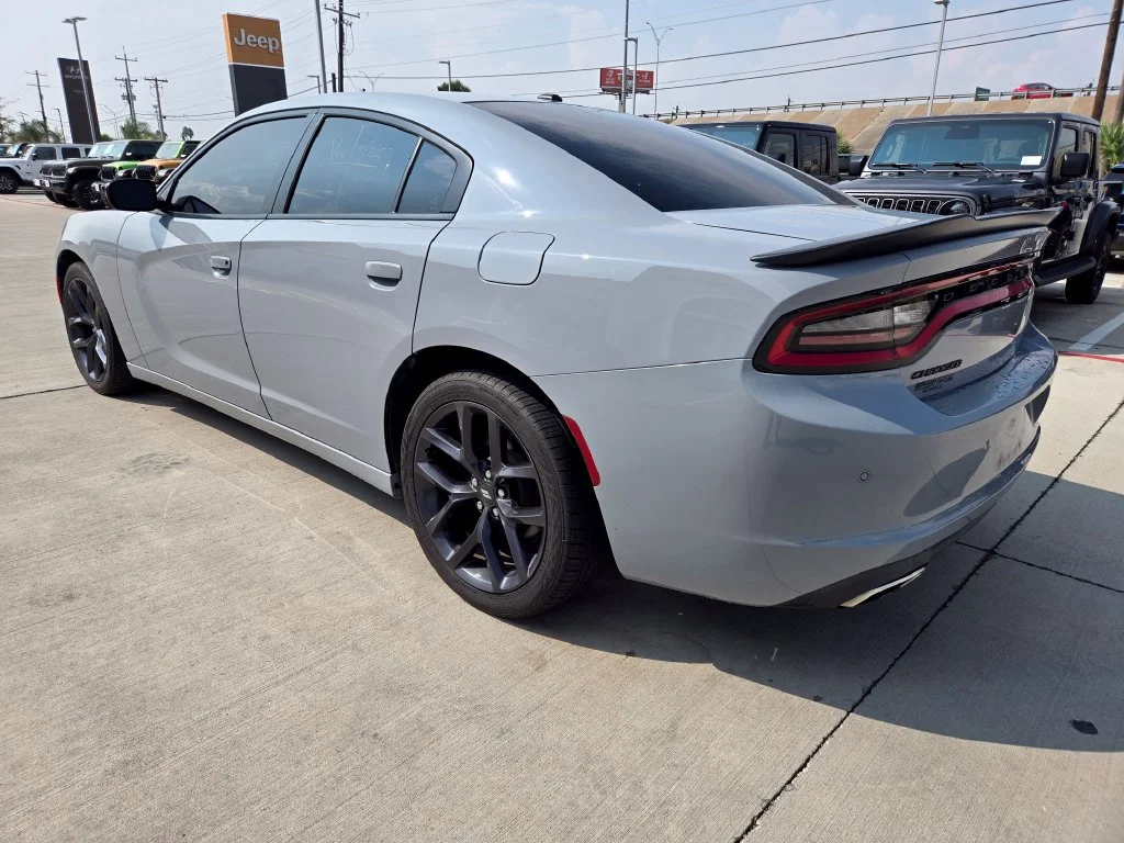 Used 2021 Gray Dodge SXT image 5