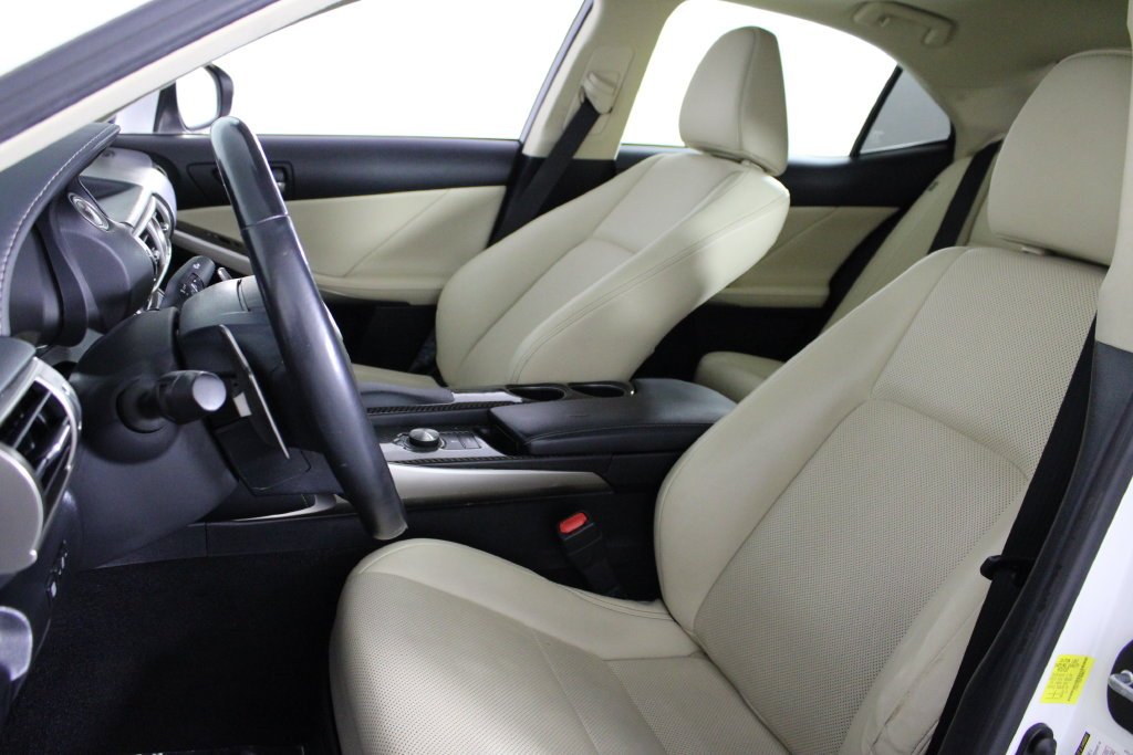 Used 2015  Lexus 250 image 18