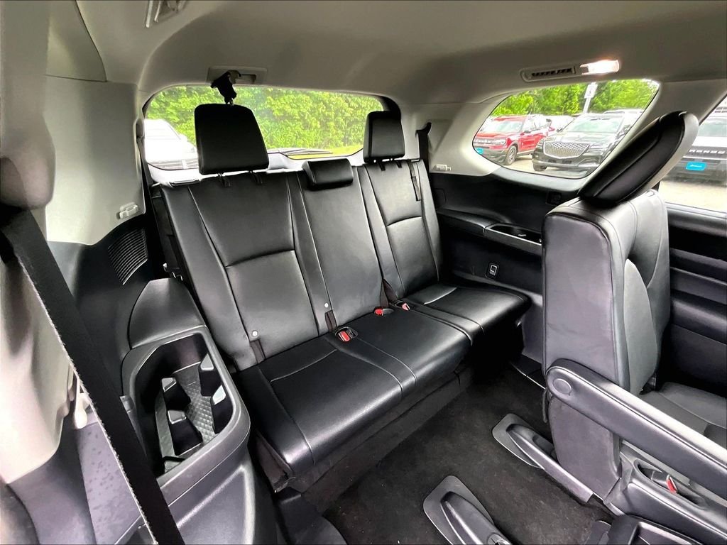 Used 2025 Black Toyota XLE image 17