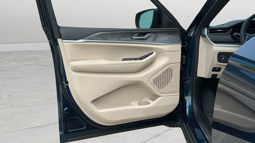 New 2026 Fathom Blue Pearl-Coat Exterior Paint Jeep Limited image 18