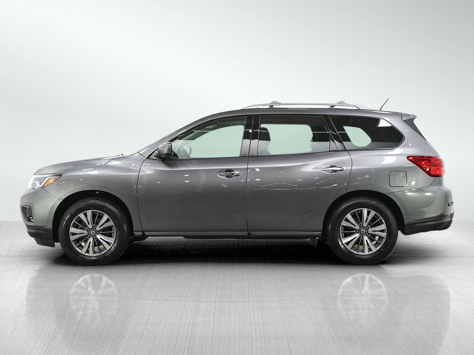 Used 2017 Nissan Pathfinder SL with VIN 5N1DR2MM1HC670128 for sale in Minneapolis, Minnesota