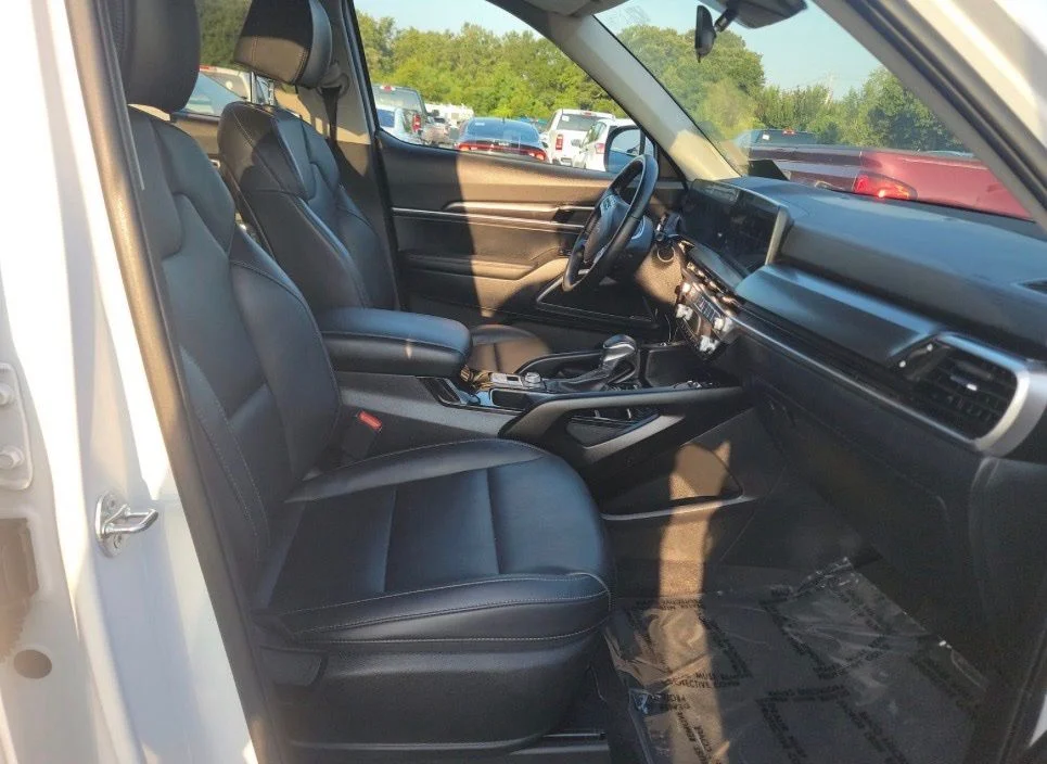 Used 2025 White Kia S image 12