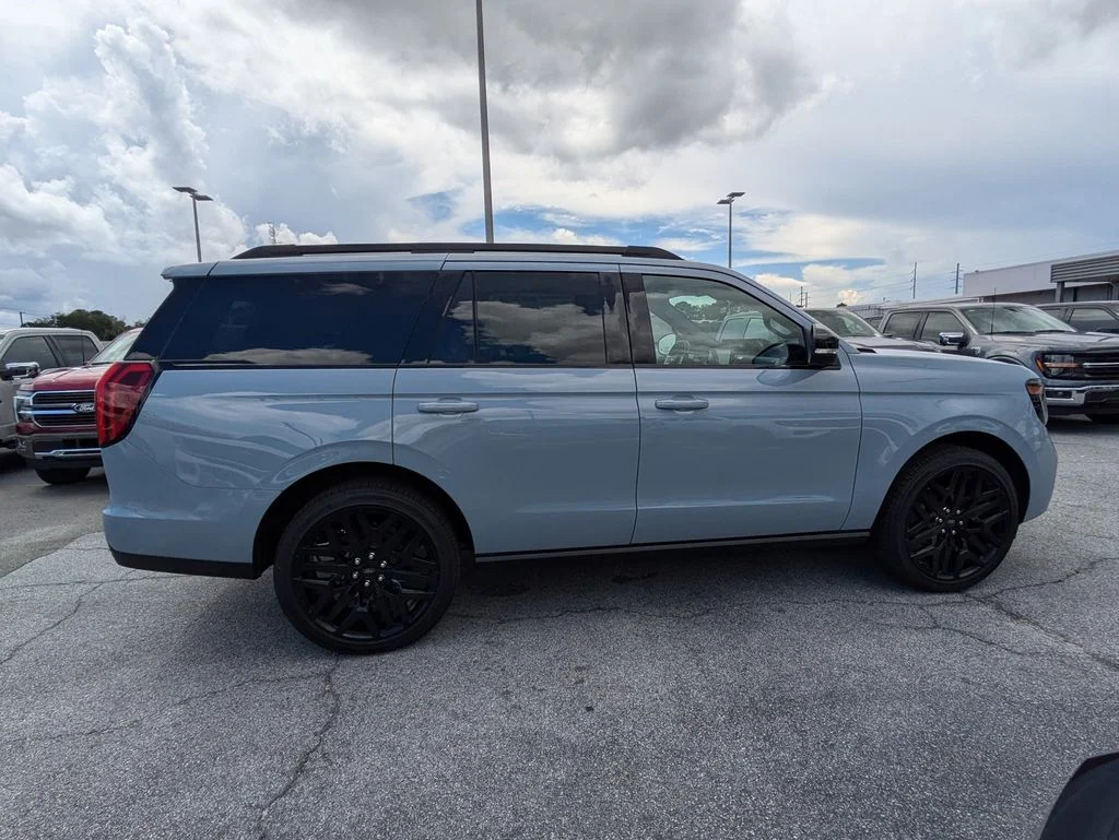 New 2027 Glacier Gray Metallic Tri-Coat Ford Platinum image 3