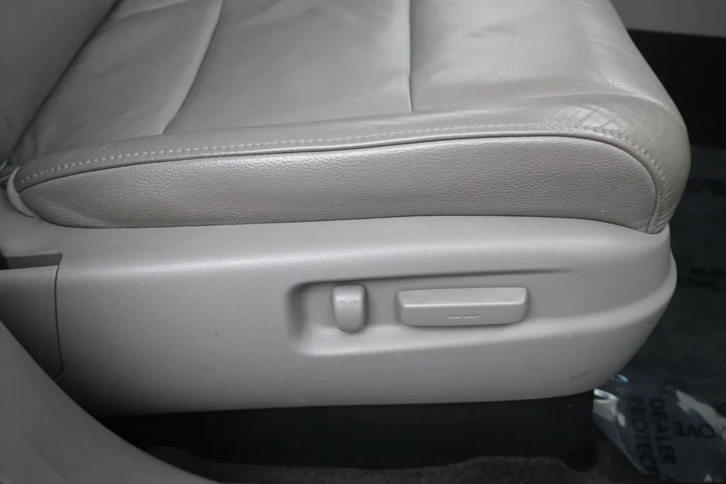 Used 2012 Polished Metal Metallic Honda EX-L image 10