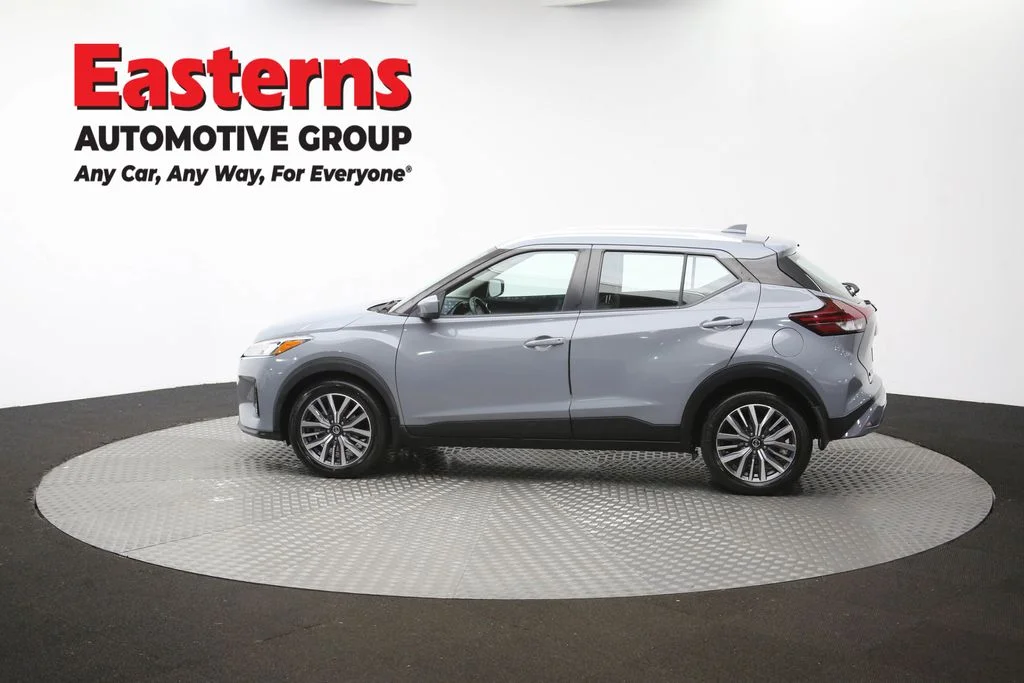 Used 2021 Gray Nissan SV image 60