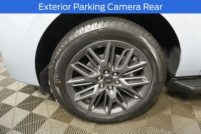 New 2026 Glacier Gray Metallic Tri-Coat Ford Platinum® image 9