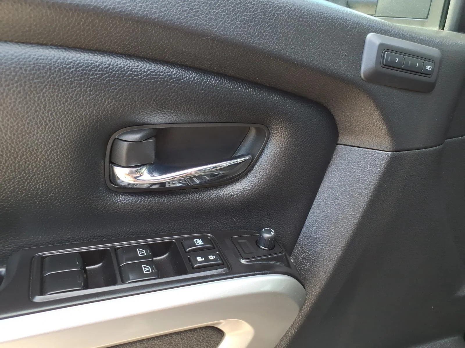 Used 2019 Magnetic Black Metallic Nissan PRO-4X image 12